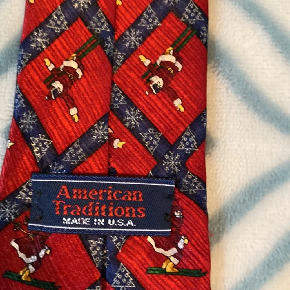 American Traditions child’s Christmas neck tie; 14” Long & 3” W; 100% silk; EUC